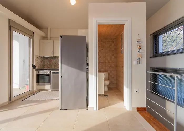 Elpida Maisonette * Néosz Marmarász